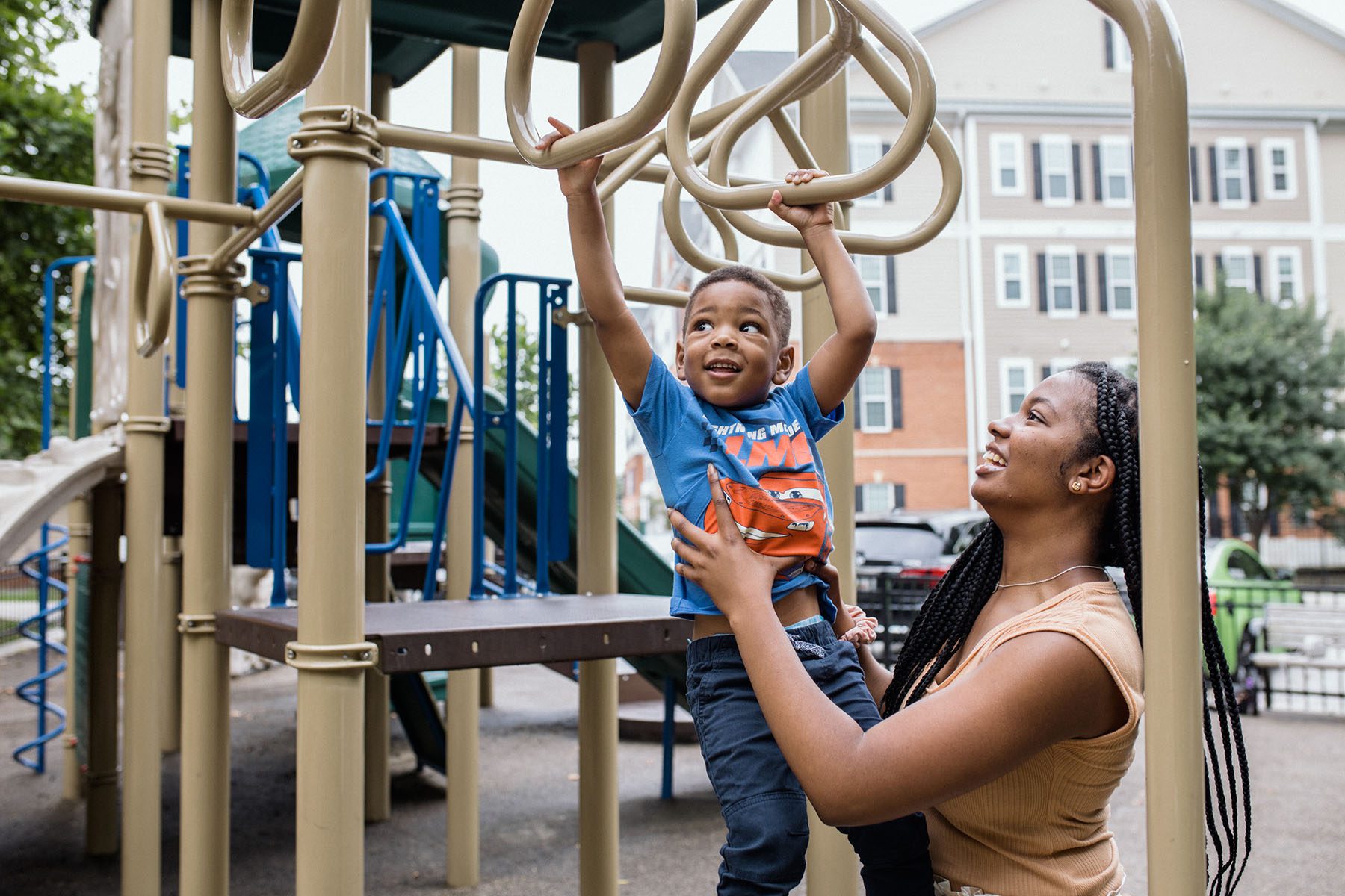 How a student mom balances parenting and college with the help of her mentors