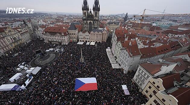 Milion chvilek pořádal demonstraci na podporu prezidenta Pavla - iDNES.cz