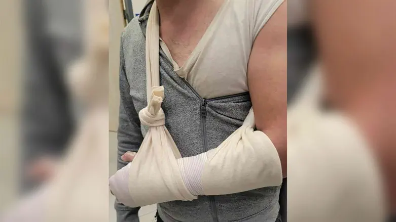 Police officer who beat journalist suspended | Israel National News