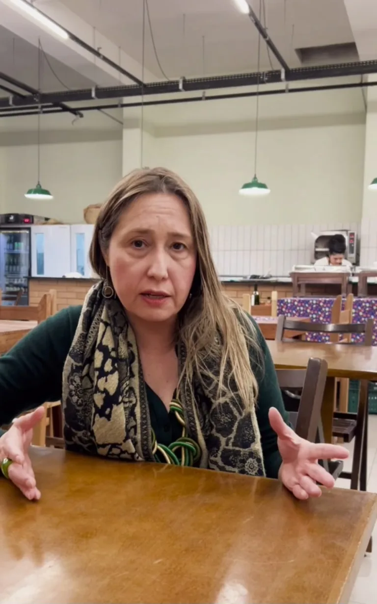 “Colonialismo químico pode explicar dificuldades na redução de agrotóxicos”, diz Larissa Bombardi - Articulação Nacional de Agroecologia