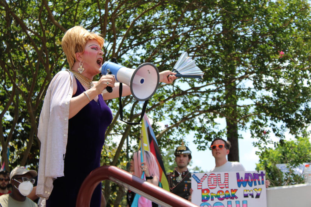 Hundreds rally at State House against anti-trans bill, ban on drag shows for kids - Alabama Daily News