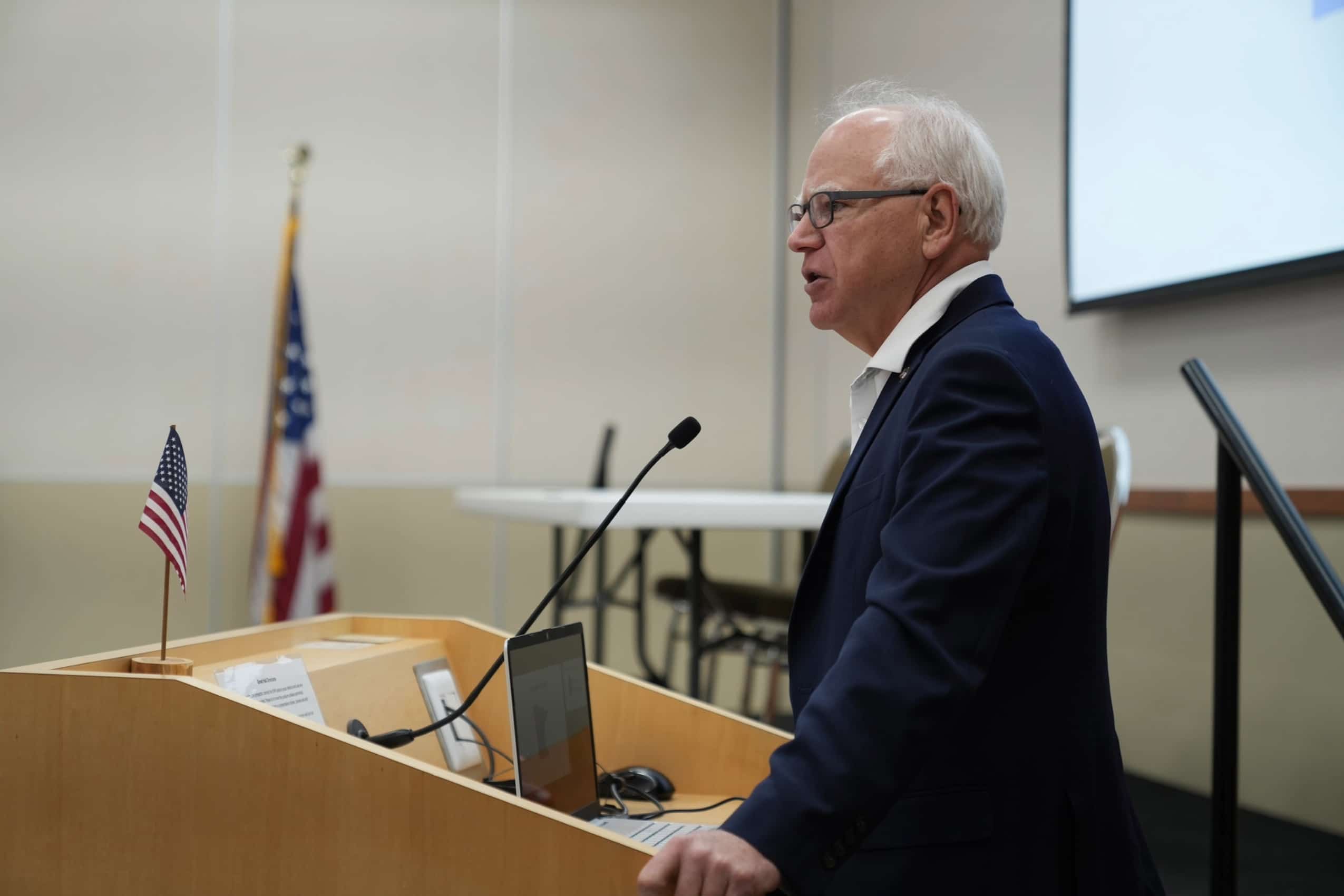 Walz was corrected in 2006 campaign after claiming award from Nebraska Chamber of Commerce | Alpha News MN