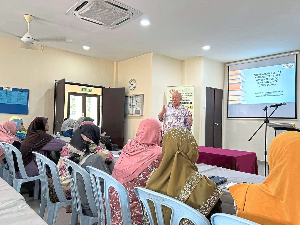 From fear to familiarity: empowering Malaysia's seniors in the digital age | The Star