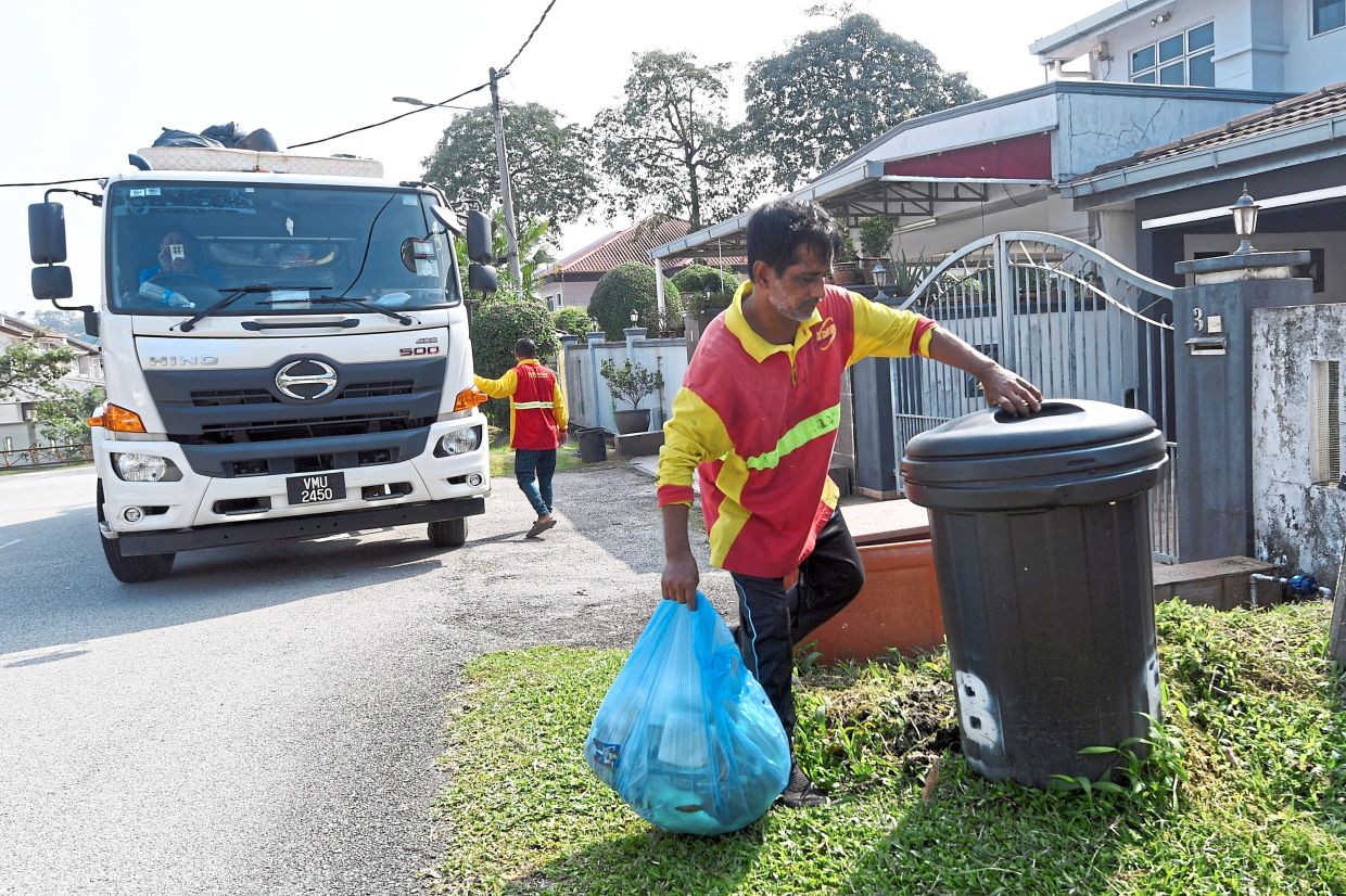 S’gor folk cry foul over irregular rubbish removal | The Star