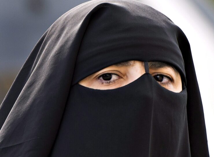 Iran demonstrators call for attention to hijab - Aquila Style