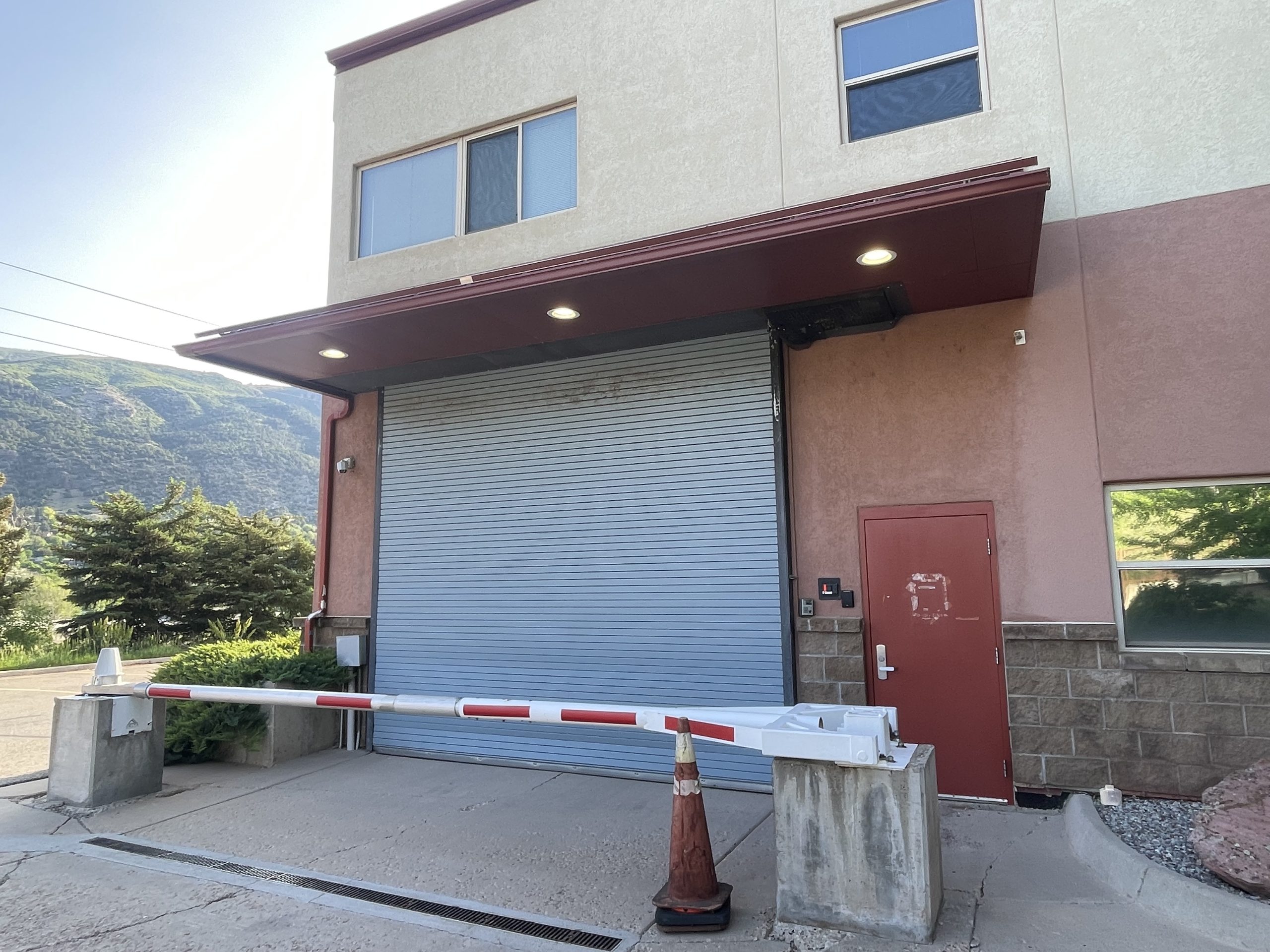 City could revoke permit after data shows ICE detainees held for more than 12 hours at Glenwood facility - Aspen Journalism