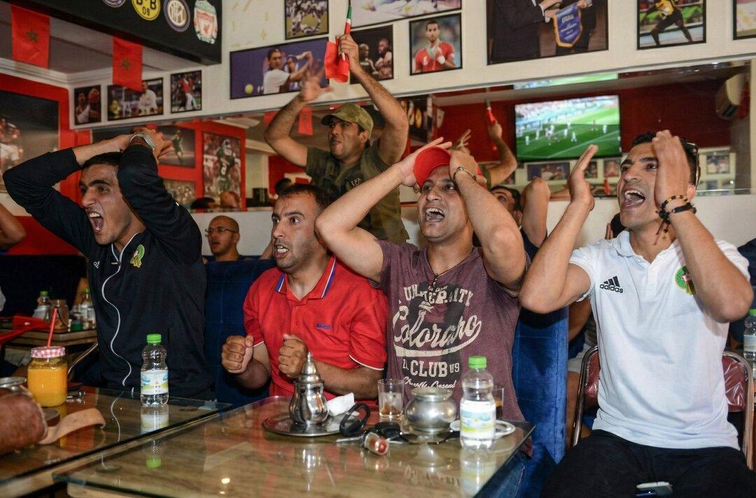 هل حَوَّلَت الانفعالات الكروية المغرب إلى “جزيرة”؟ | سعيد ولفقير | السفير العربي