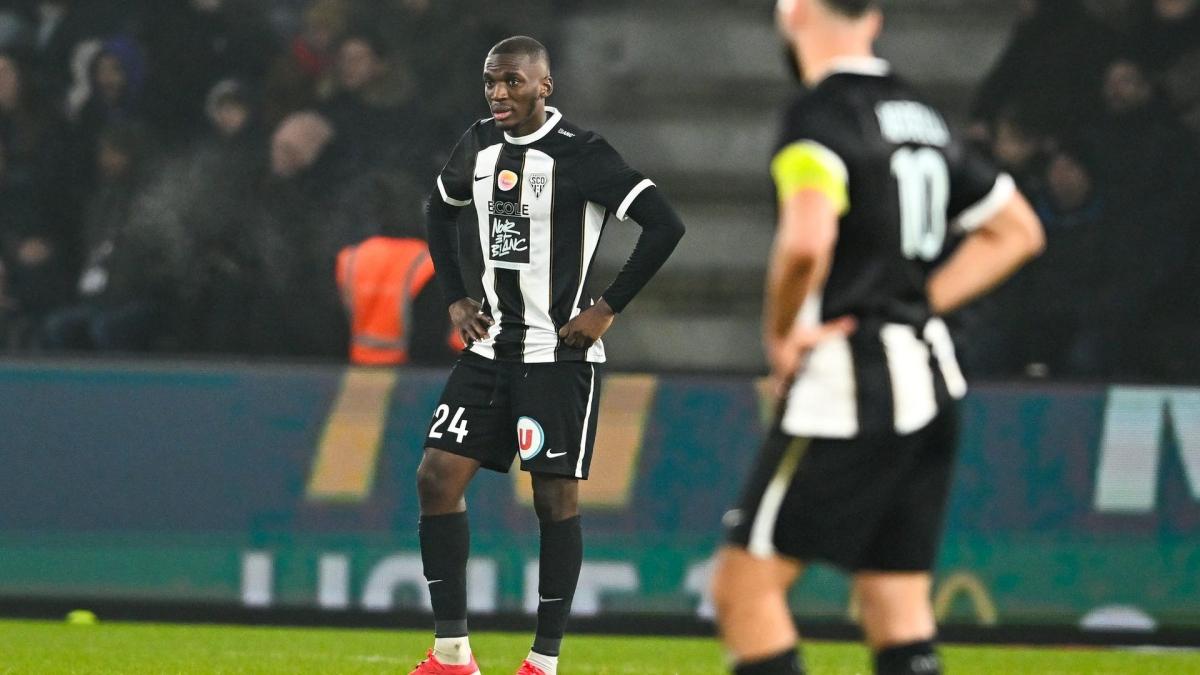 Angers : le Betis, le PSV et Gladbach sur la sensation Emmanuel Biumla