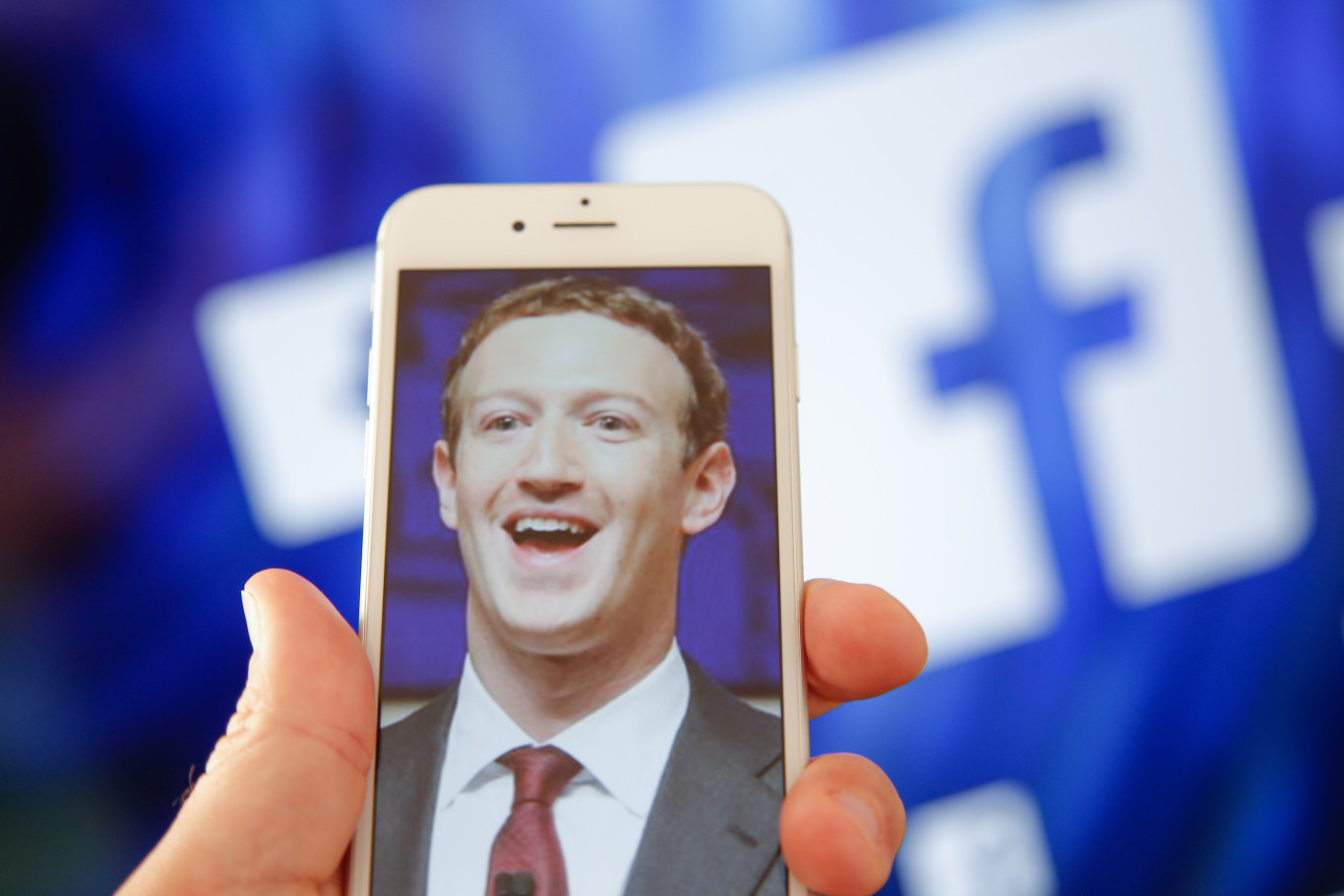 Mark Zuckerberg újévi fogadalma keményebb, mint bárki másé