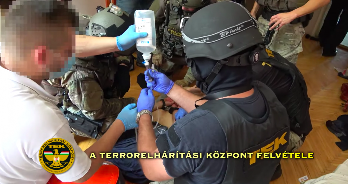 Feljelentették a terrorelhárítókat a pszichés beteg miatt, akit saját otthonában terítettek le
