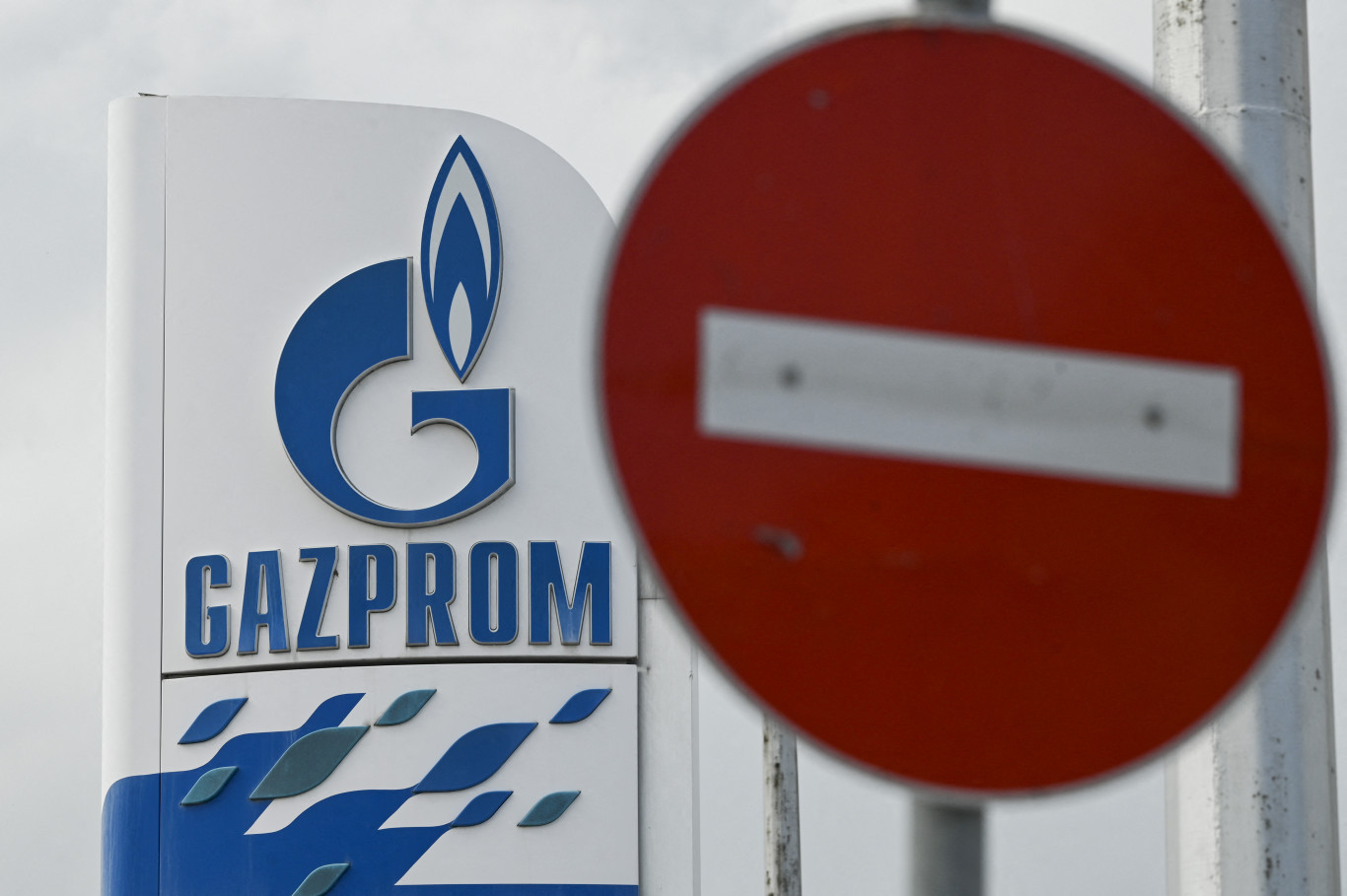 Órákon belül megszűnhet az orosz gázszállítás Ukrajnán keresztül, a Gazprom máris csökkentette az így Európába érkező mennyiséget