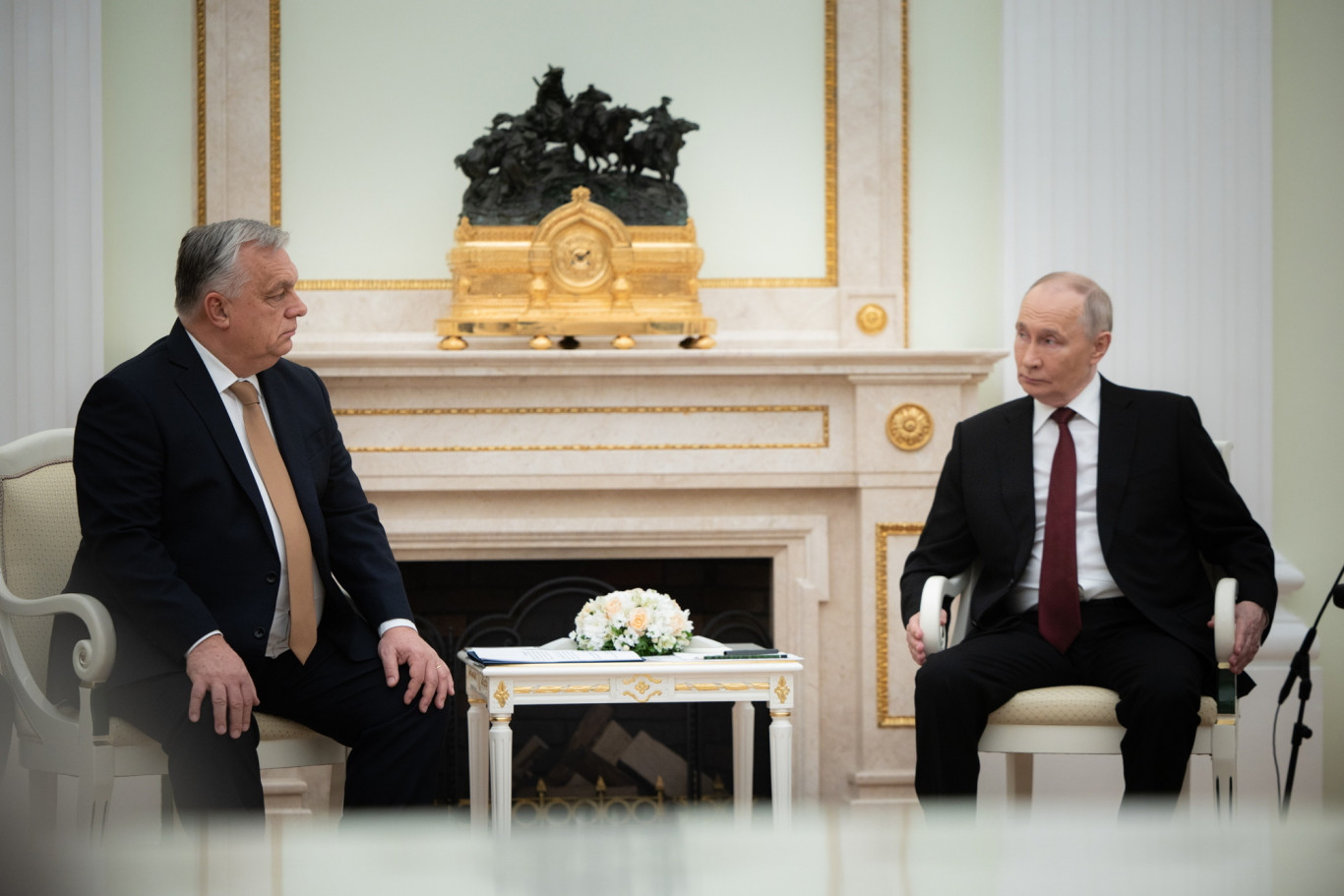 Indokolatlanul vesz orosz olajat az Orbán-kormány, ezzel csak a hozzá köthető körök járnak jól, miközben a Kreml háborús gépezetét is finanszírozza