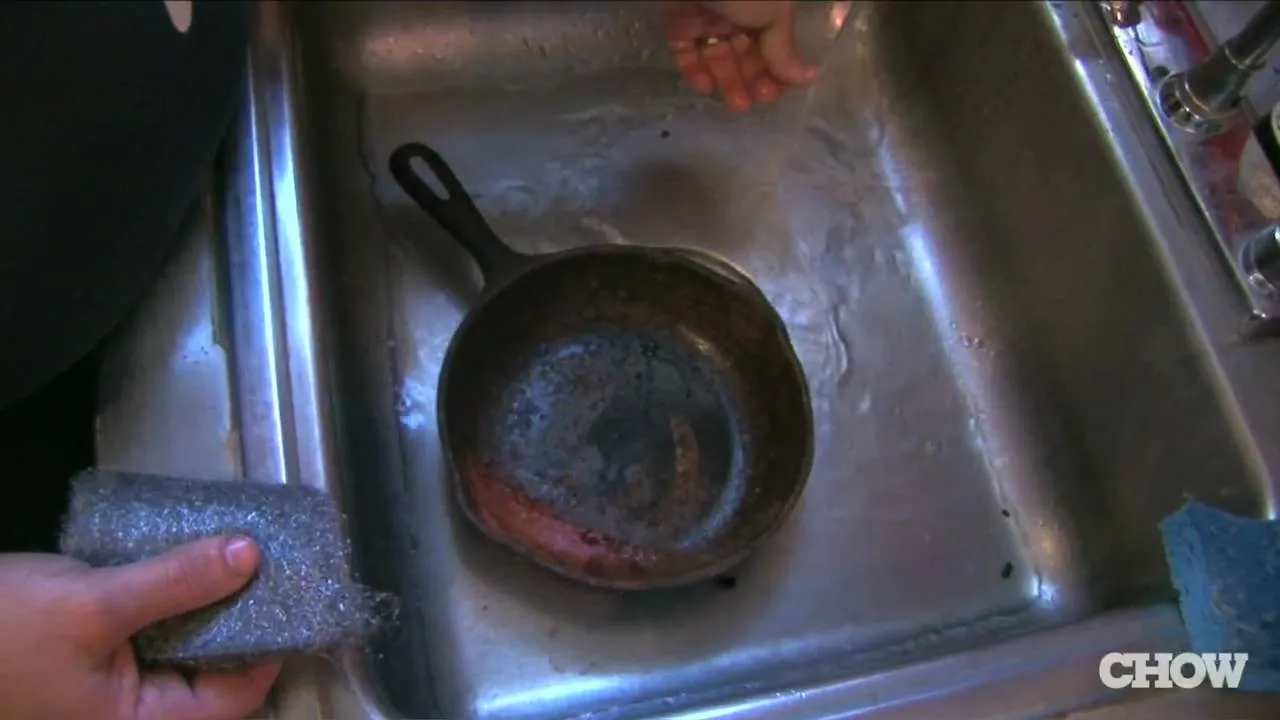 How to Deal with rusty cast iron << Kitchen Utensils & Equipment :: WonderHowTo