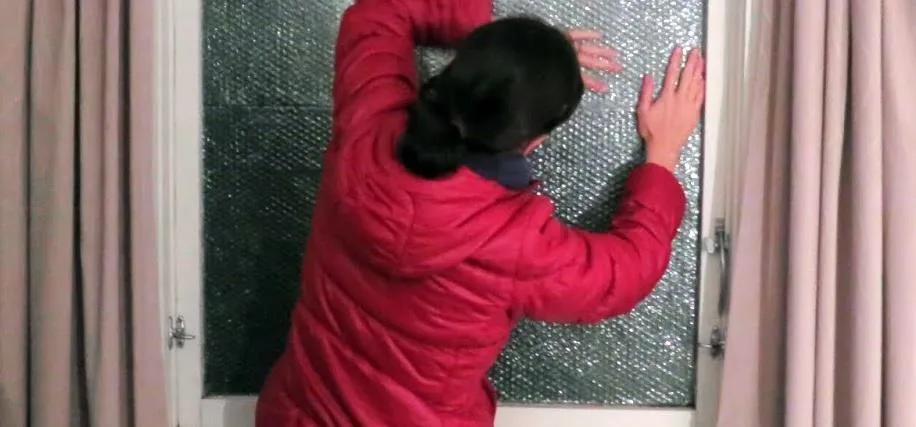 The Trick to Keeping Your Home Warm During Winter for Cheap << MacGyverisms :: WonderHowTo