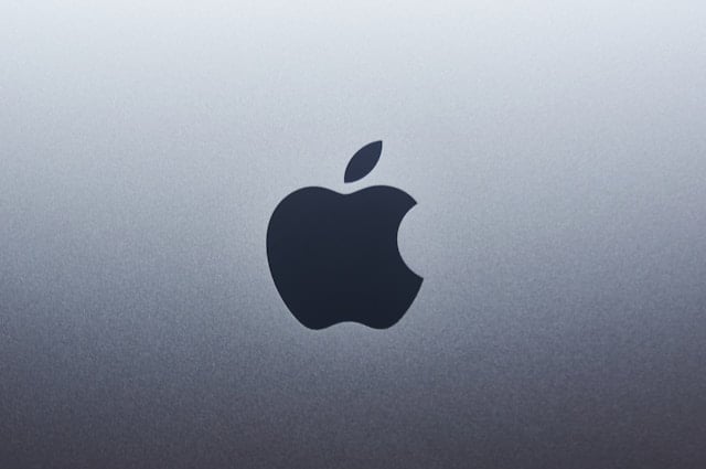 Apple Zero-Day Exploits Used in Targeted iPhone Spyware Attacks | eSecurity Planet