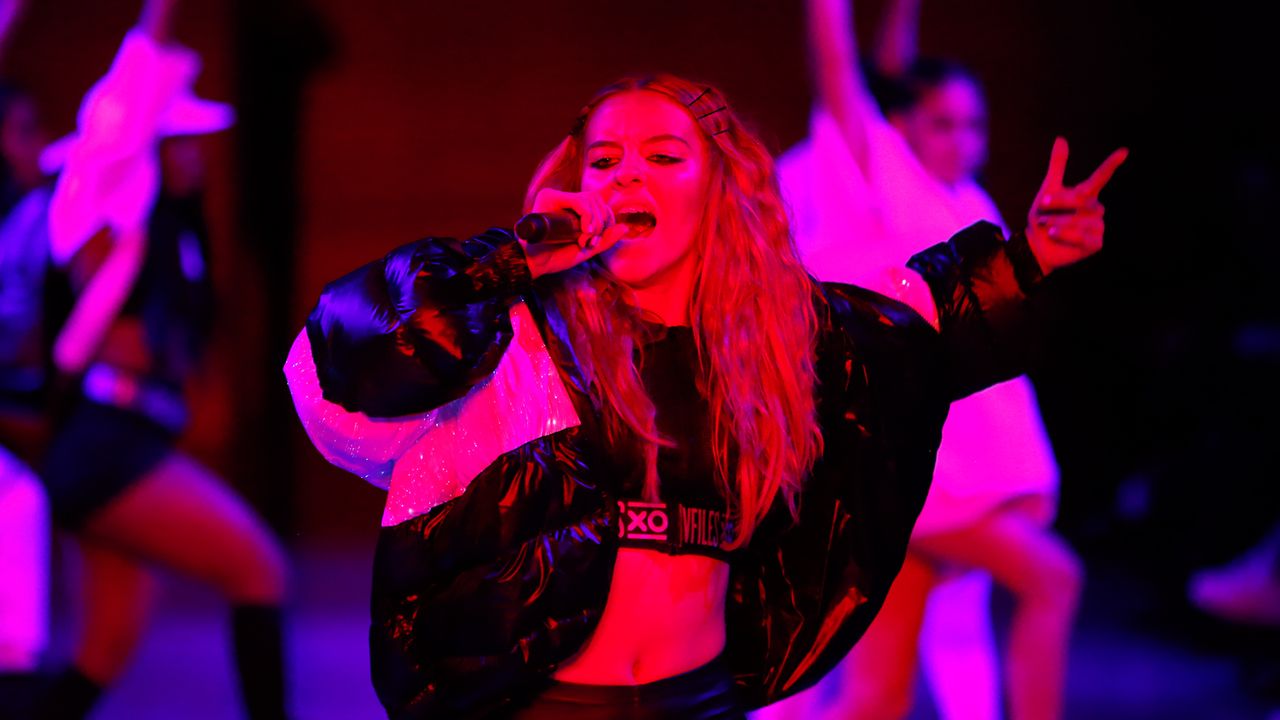 Beyoncé Protégé Sophie Beem's Performance Took a Fashion Show by Storm | Teen Vogue