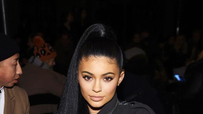 Kylie Jenner Yaki Ponytail NYFW - Kylie Jenner Ponytail Cultural Appropriation Problem | Teen Vogue