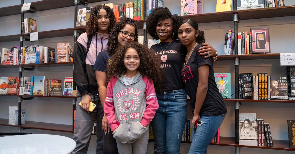 The Lit Bar Is the Bronx's New Bookstore Putting the Community First | Teen Vogue