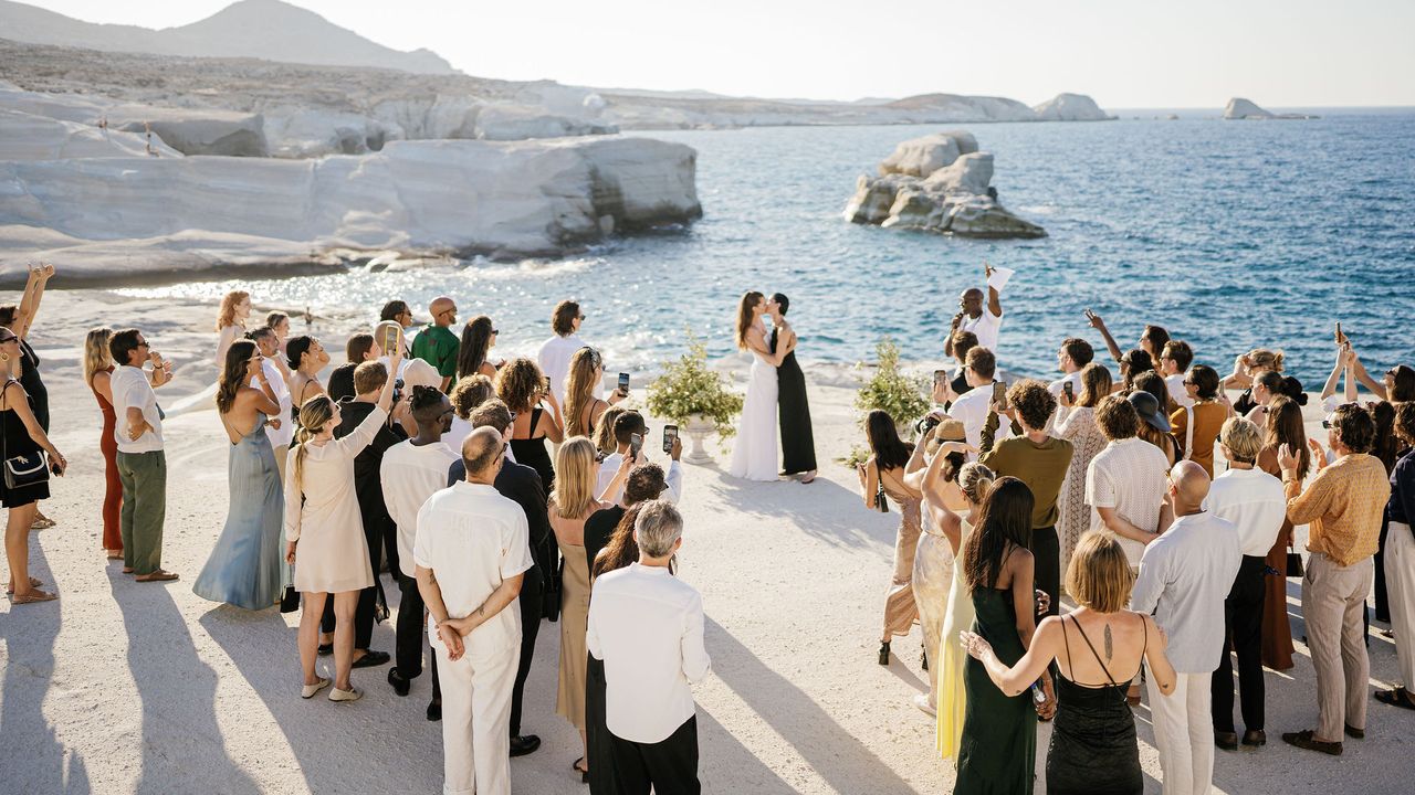 11 Beach Wedding Outfits for Guests to Navigate Sandy Soirées in Style | Vogue