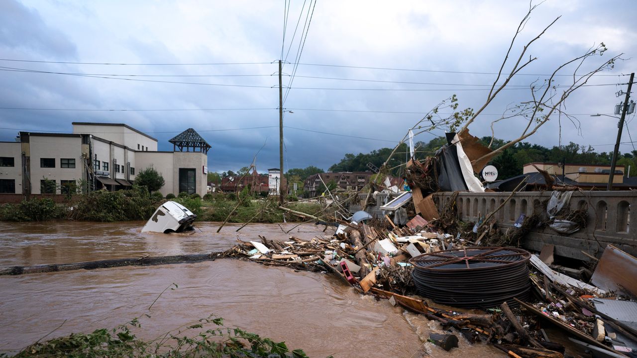 72 Harrowing Hours in the Wake of Hurricane Helene | Vogue
