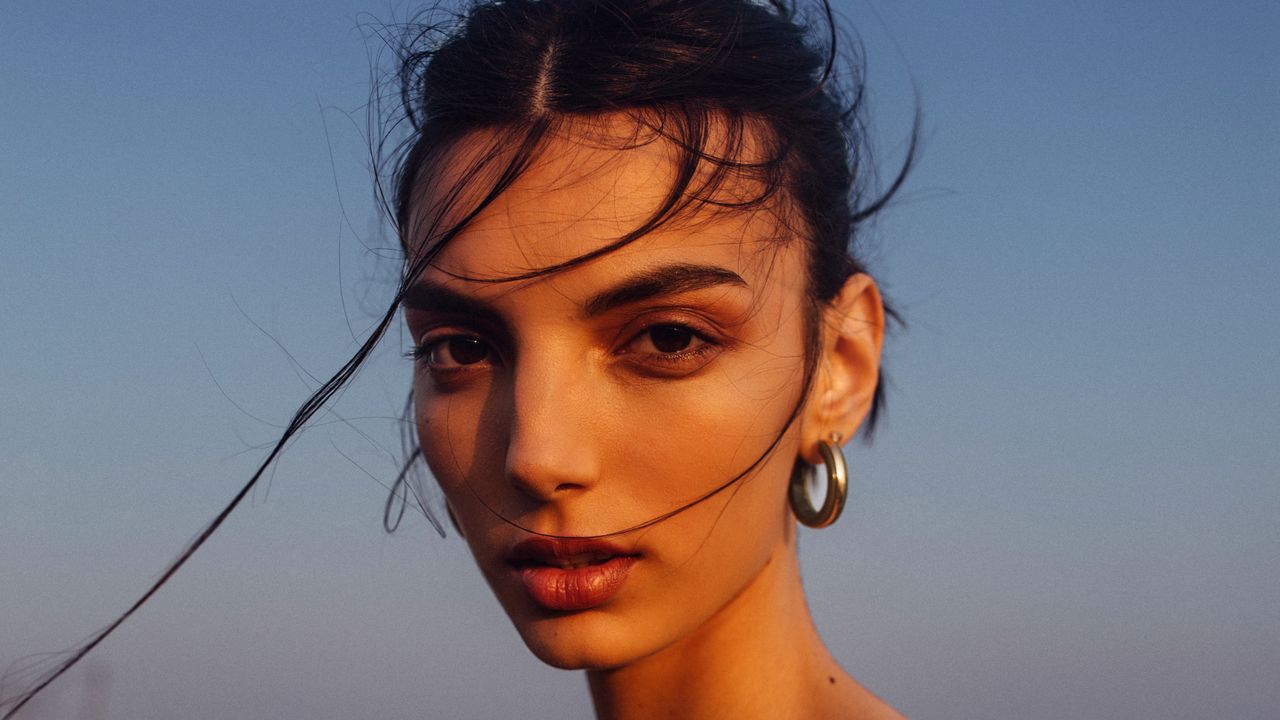How To Use Contrast Makeup Theory To Harmonize Your Beauty Look | Vogue