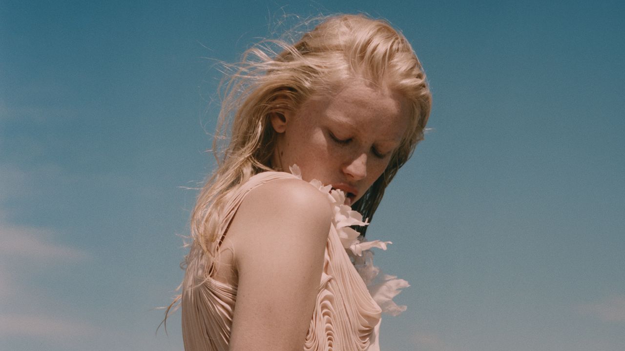 15 Best Summer Fragrances That Are an Escape in a Bottle | Vogue