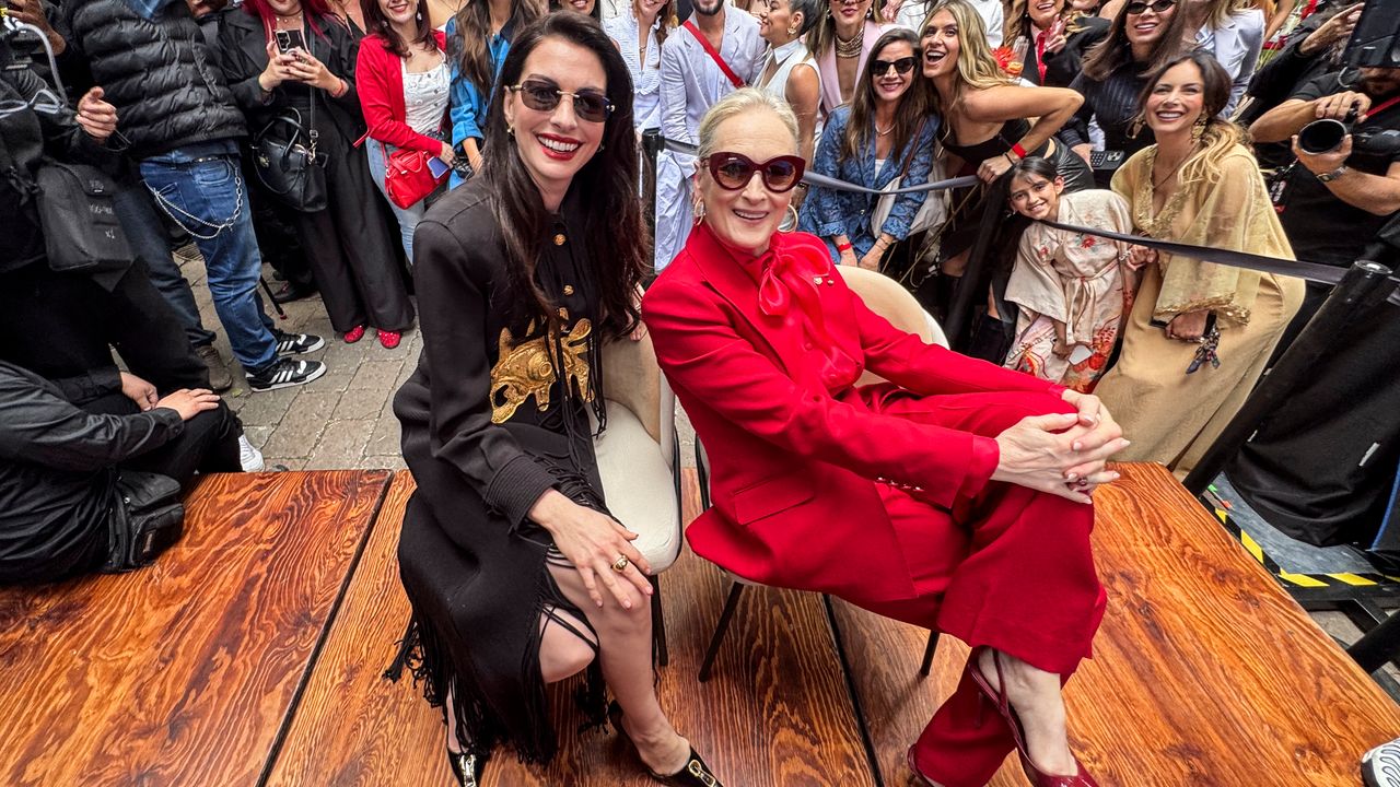 Anne Hathaway’s Stiletto Red Micro-French Mani Proves the Devil’s in the Details | Vogue