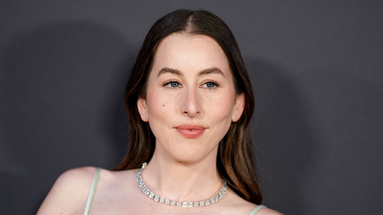 Alana Haim Had to Put Her People-Pleasing on Ice to Make ‘The Drama’ | Vogue
