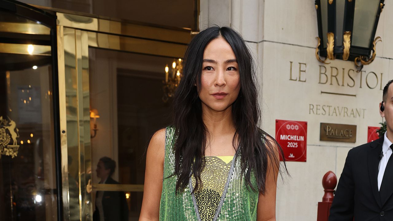 8 Haircuts for Wavy Hair, Inspired by Celebrities | Vogue