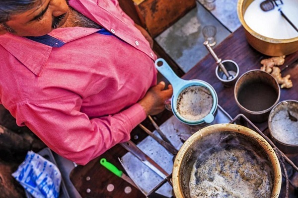 Teh Tradisional India yang Dibuat dari Kotoran Sapi