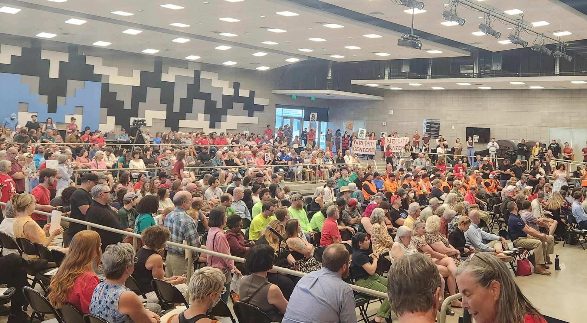Hundreds demand answers on Tucson's proposed Project Blue data center at heated community meeting - AZ Luminaria