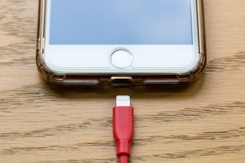 How To Clean iPhone Charging Port At Home? - Backuptrans