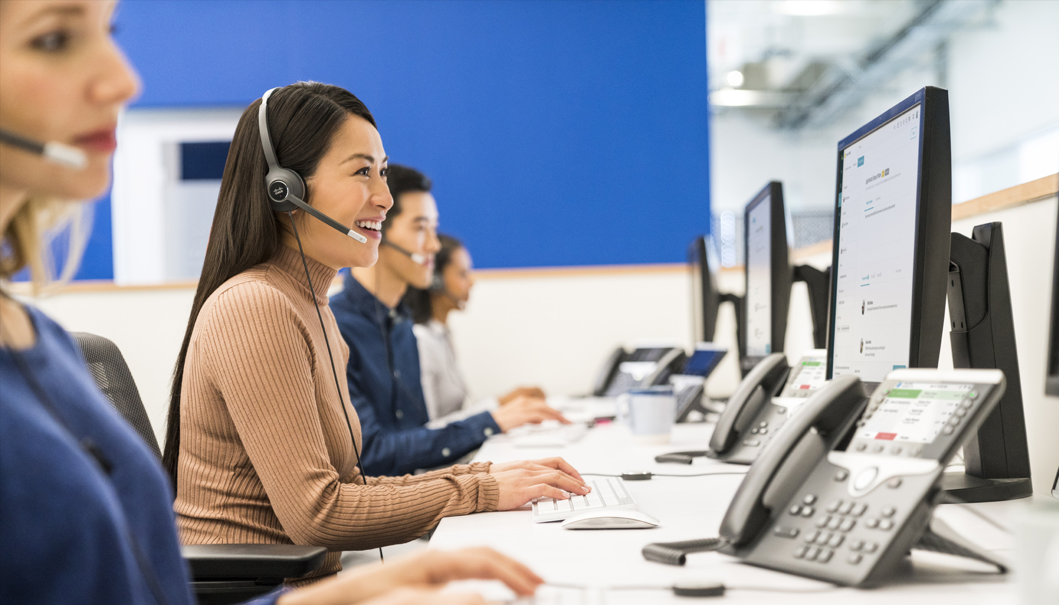 AI in CX: What Sets Top Organizations Apart in 2025
