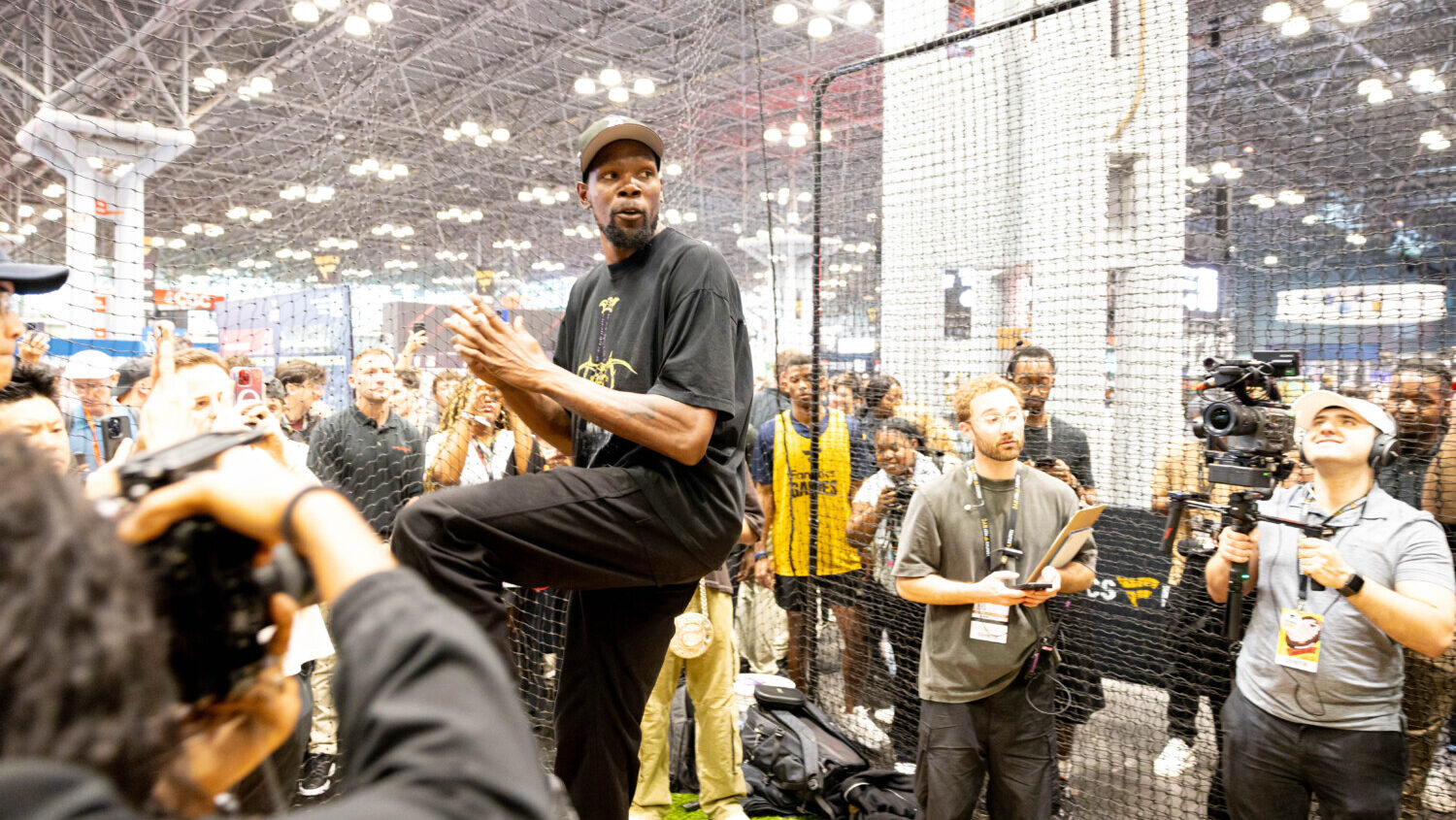 MLB Attracts Big-Name Stars at Fanatics Fest - Boardroom