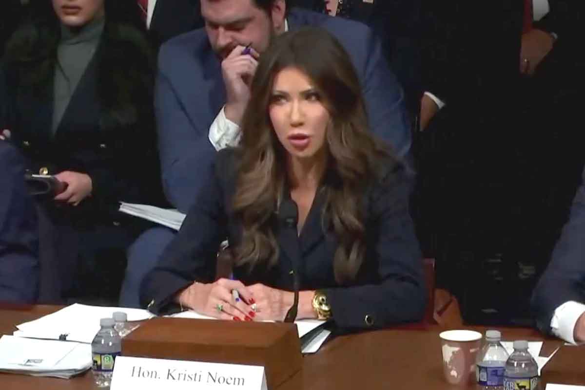 Kristi Noem's veteran denial backfires in real time - Boing Boing