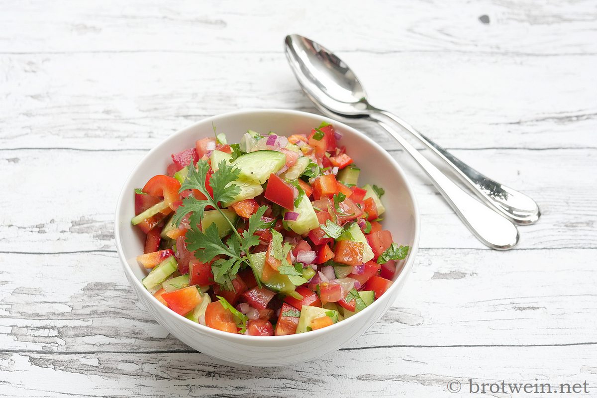 Tomate Gurke Salat - Rezept für israelischen Salat - Brotwein