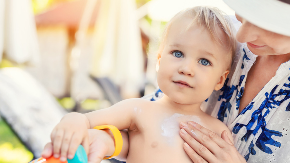 How to identify and treat sunburns and sun poisoning in kids | Burn and Reconstructive Centers of America