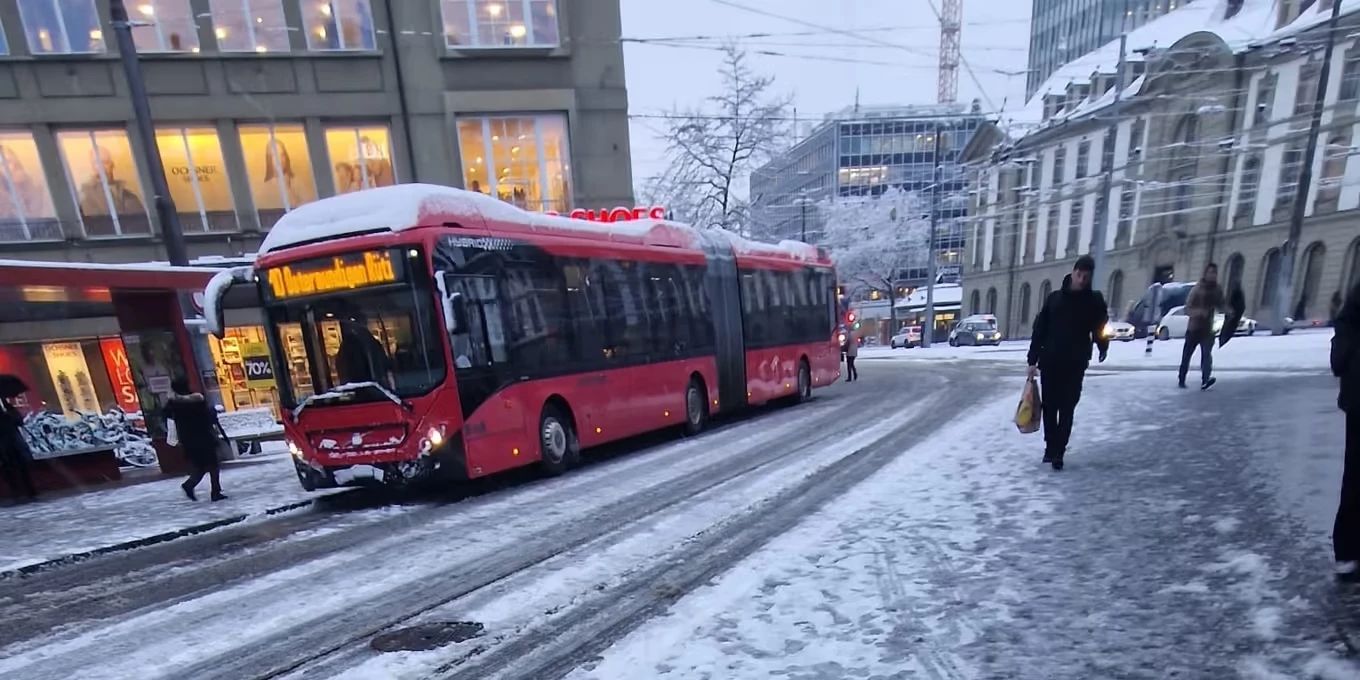 Grund für Verspätungen? Bernmobil besitzt gar keine Schneeketten | Nau.ch