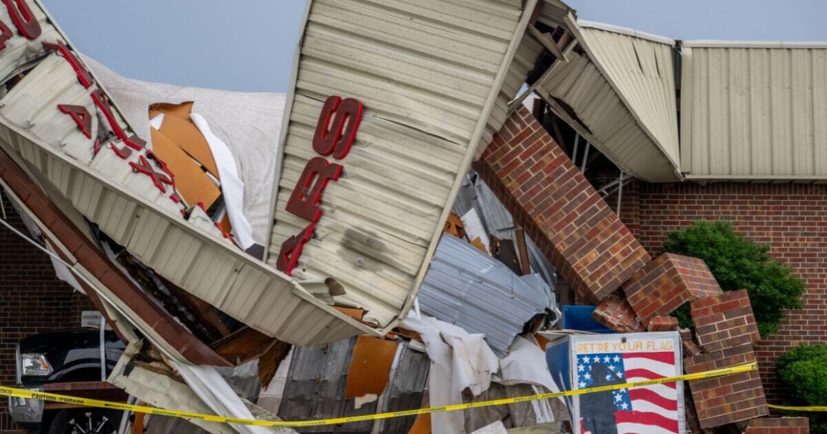 Texas tornado: Flights grounded as warning sirens ring in Dallas - US News - News - Daily Express US