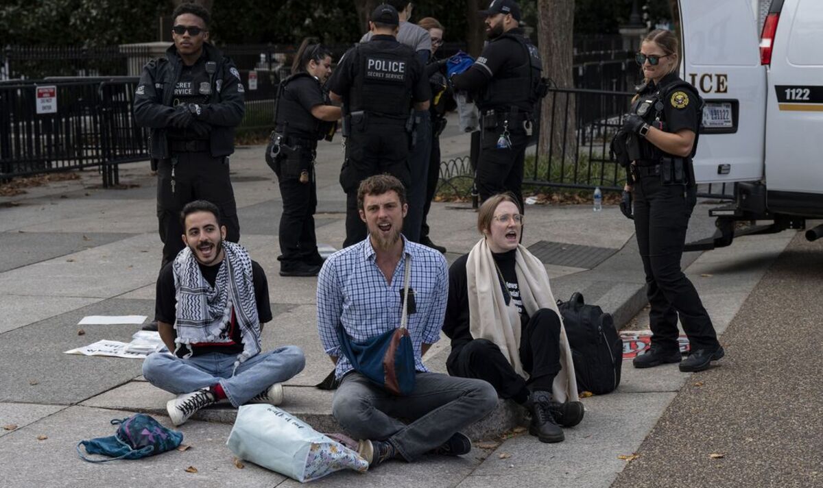 Jewish pro-Palestine protesters block entrances to the White House - US News - News - Daily Express US