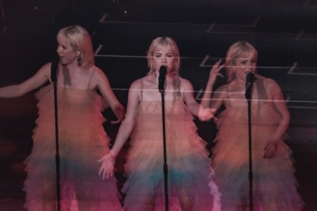 Carly Rae Jepsen wants you to "dance your pants off!" to new album,