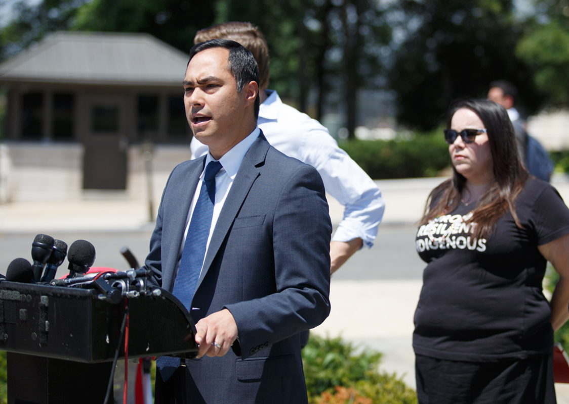 Texas congressman Joaquin Castro signs letter urging a DOJ probe into ‘Operation Lone Star’ – Houston Public Media