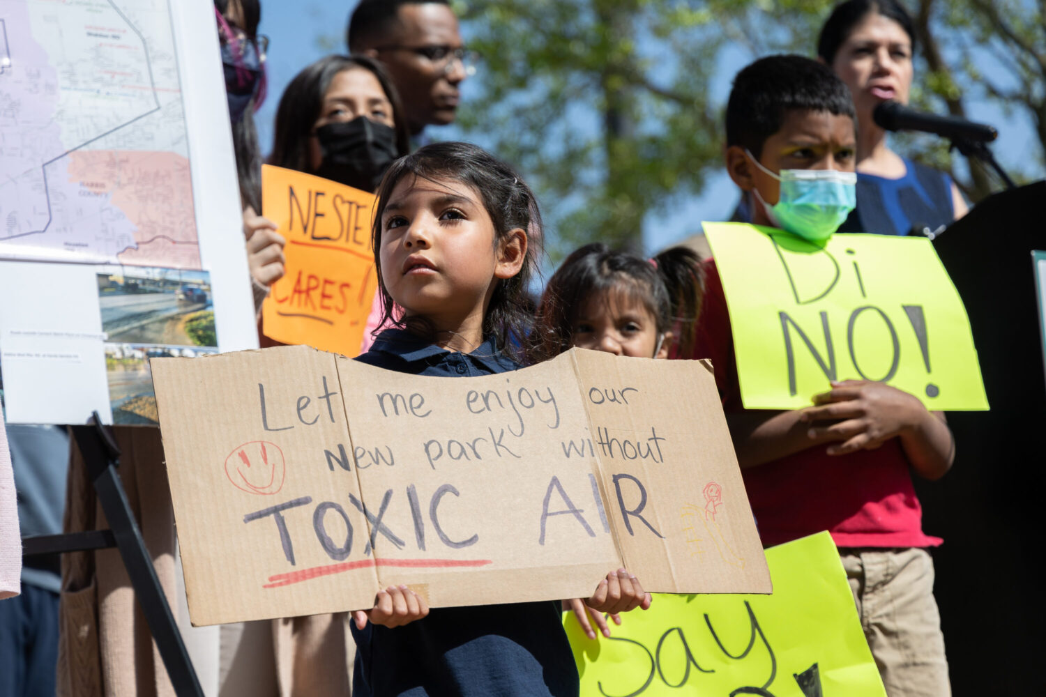 Texans affected by pollution from concrete batch plants push state agency to tighten regulations – Houston Public Media