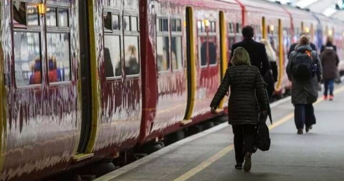 Woman refuses to give up first class train seat for elderly passenger | UK | News | Express.co.uk