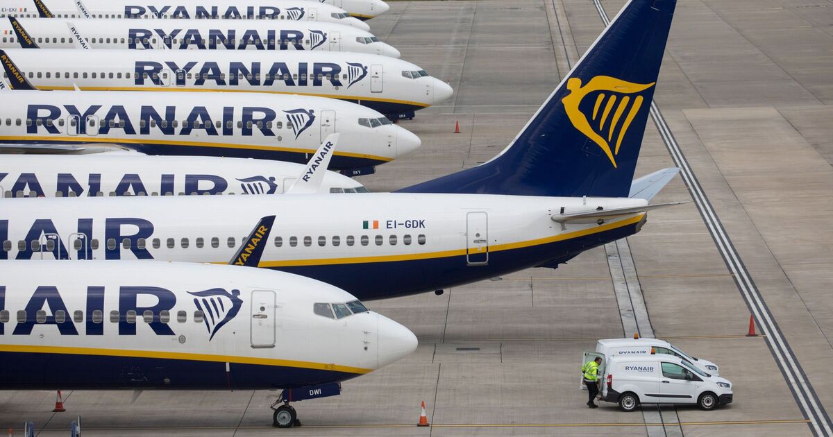 Confusion as Ryanair urges passengers to stop wearing 1 popular item of clothing | UK | News | Express.co.uk