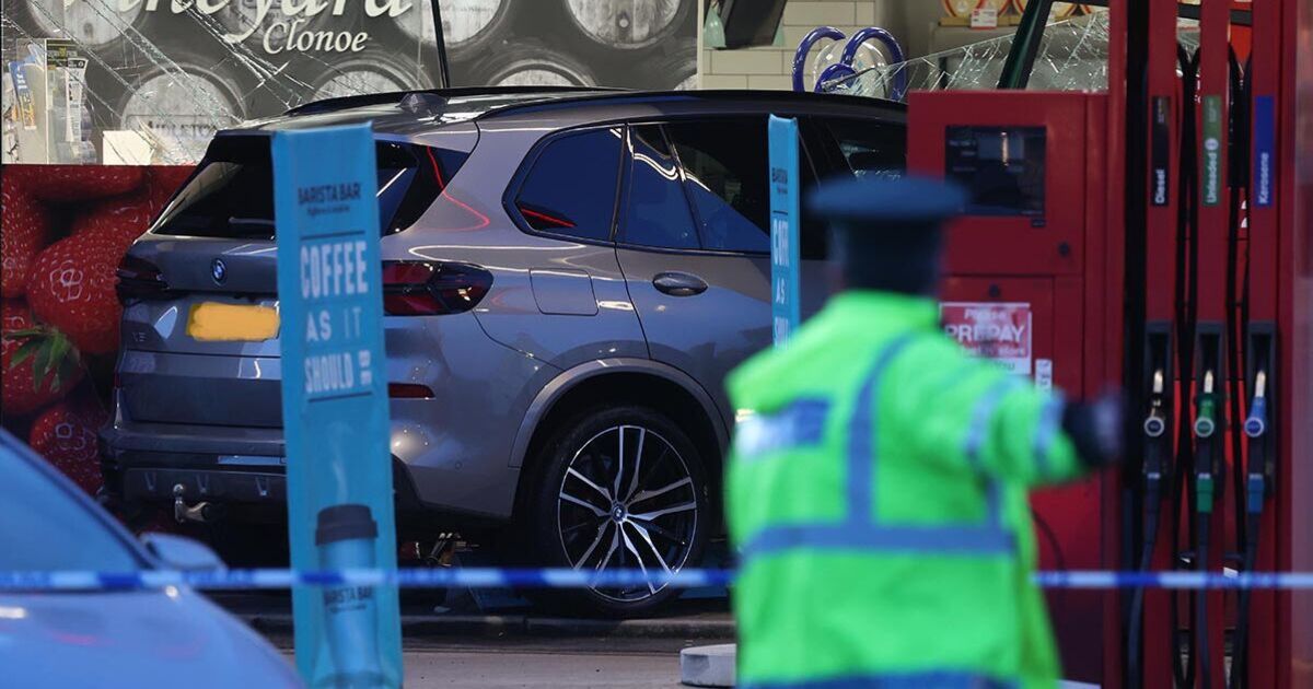 Man killed after car smashes through Spar shop | UK | News | Express.co.uk