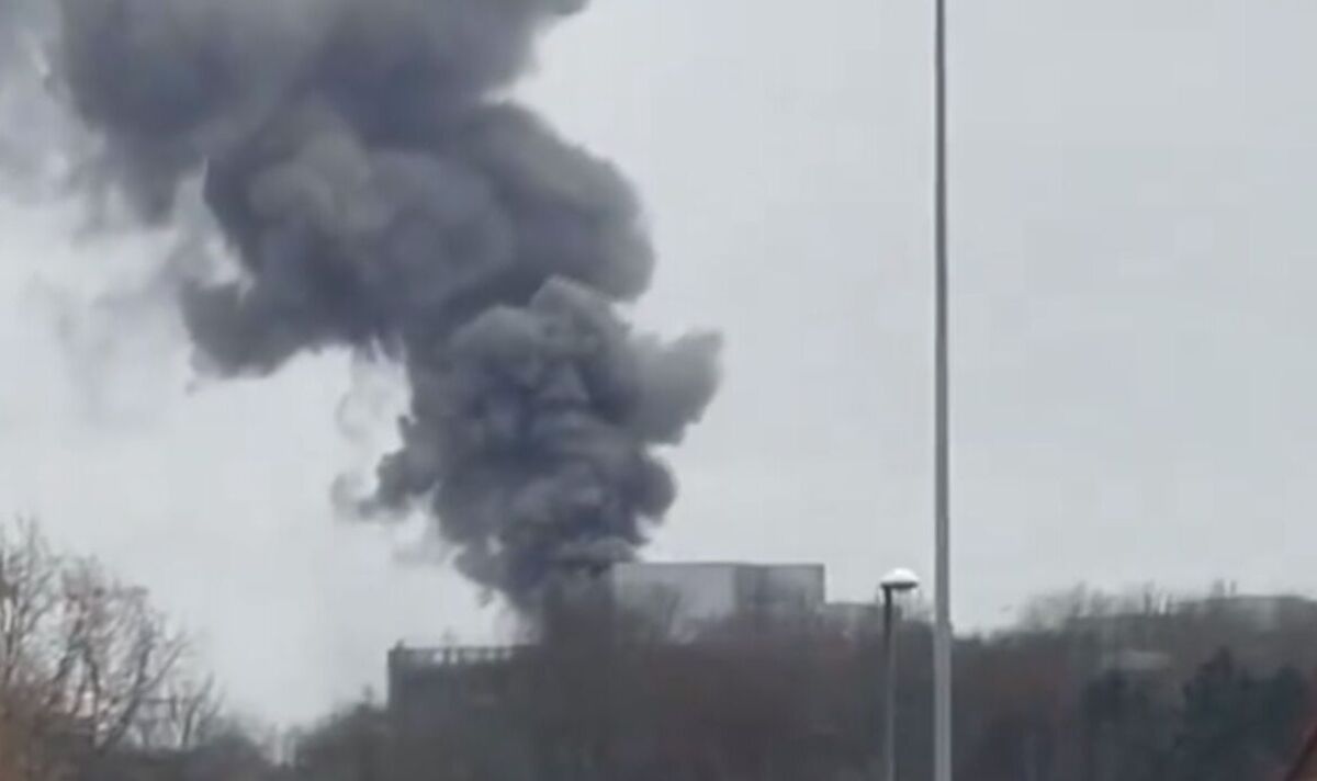 Derby fire LATEST: Huge plume of smoke and loud 'boom' heard in city centre | UK | News | Express.co.uk