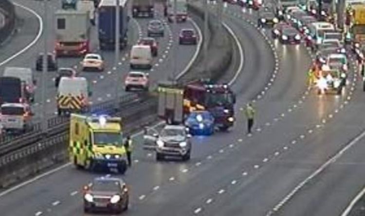 M25 traffic: Dartford Bridge closed- emergency services at scene of 'police incident' | UK | News | Express.co.uk