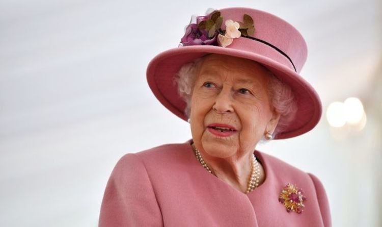 Queen news: Monarch 'had signal to alert aides if she needed to leave event' hours before | Royal | News | Express.co.uk