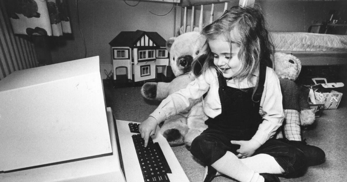 Only 1980s pupils can identify all 7 popular toys | History | News | Express.co.uk